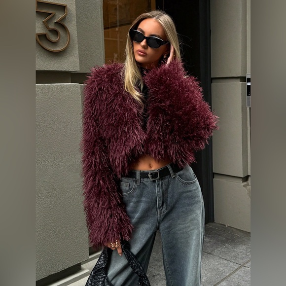 Luxury Vintage-Style Faux Fur Jacket – Burgundy Plush Statement Coat - Picture 2 of 9